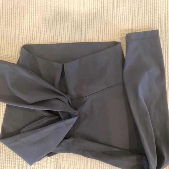 Lululemon 7/8 high waist leggings - Picture 3 of 5